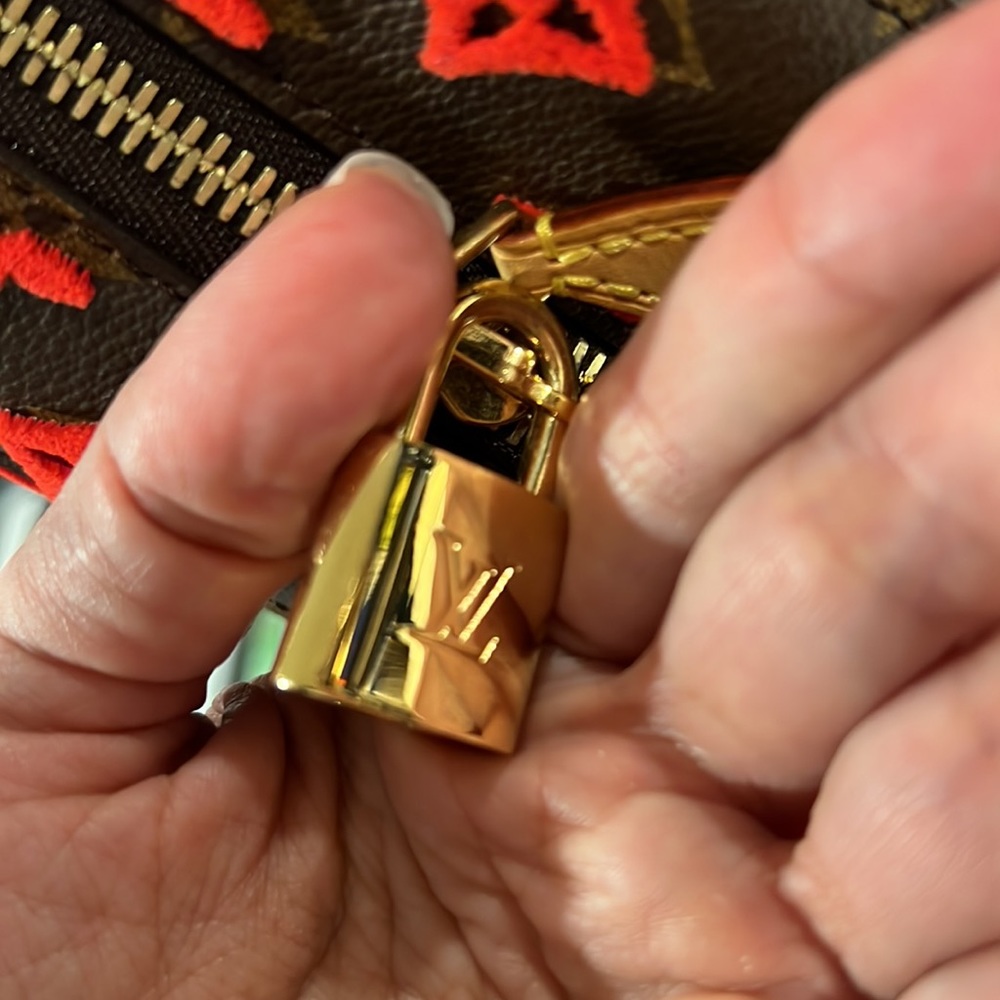 Handbag - Picture 8 of 8